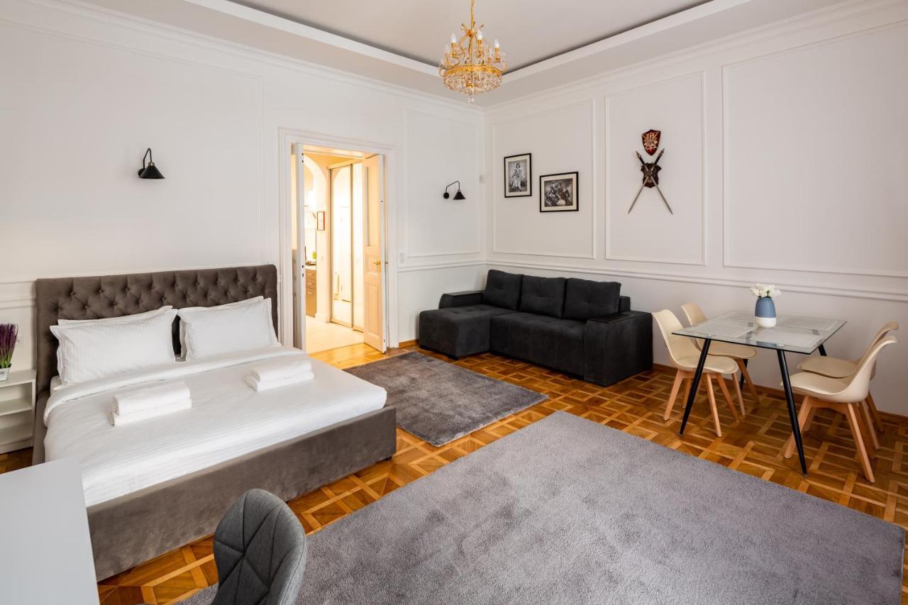 Alfa Apartments Grushevskoho 7 Lviv Dış mekan fotoğraf
