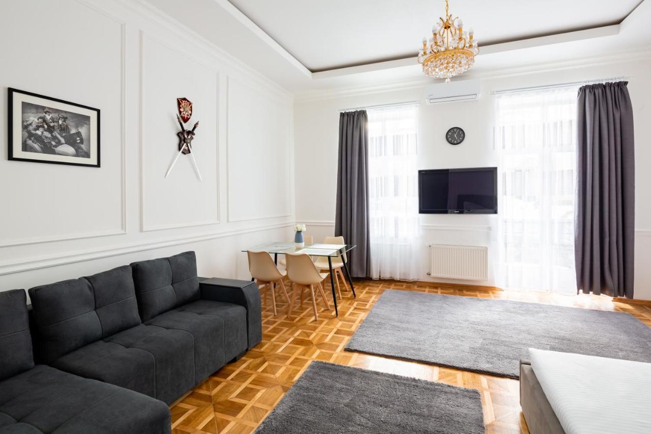 Alfa Apartments Grushevskoho 7 Lviv Dış mekan fotoğraf