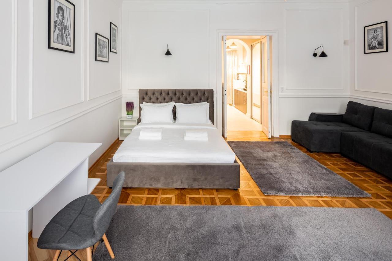 Alfa Apartments Grushevskoho 7 Lviv Dış mekan fotoğraf