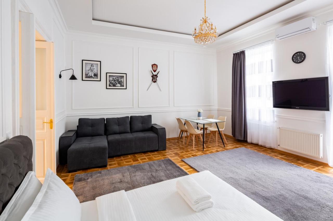 Alfa Apartments Grushevskoho 7 Lviv Dış mekan fotoğraf